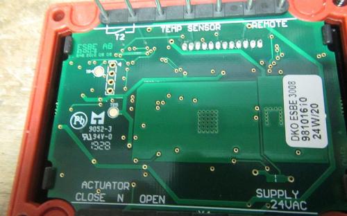 Regulátor ESBE CRA 121 - řídicí deska - zadní pohled