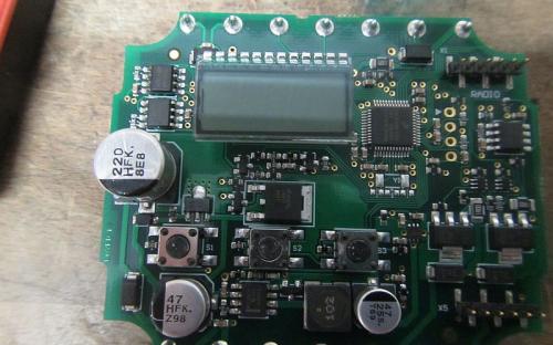 Regulátor ESBE CRA 121 - řídicí deska - přední pohled